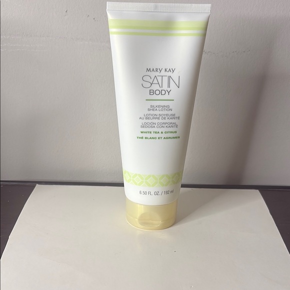 Mary Kay White and Satin Body Shea Scrub, Wash and Lotion  Set - Picture 3 of 7